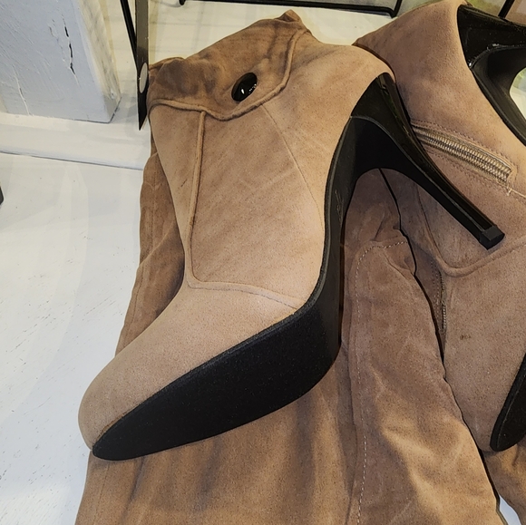 Frederick's of Hollywood Thigh high boot - Picture 2 of 6